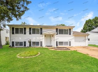 11939 Holly Brook Dr, Maryland Heights, MO 63043