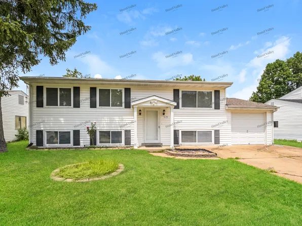 11939 Holly Brook Dr, Maryland Heights, MO 63043