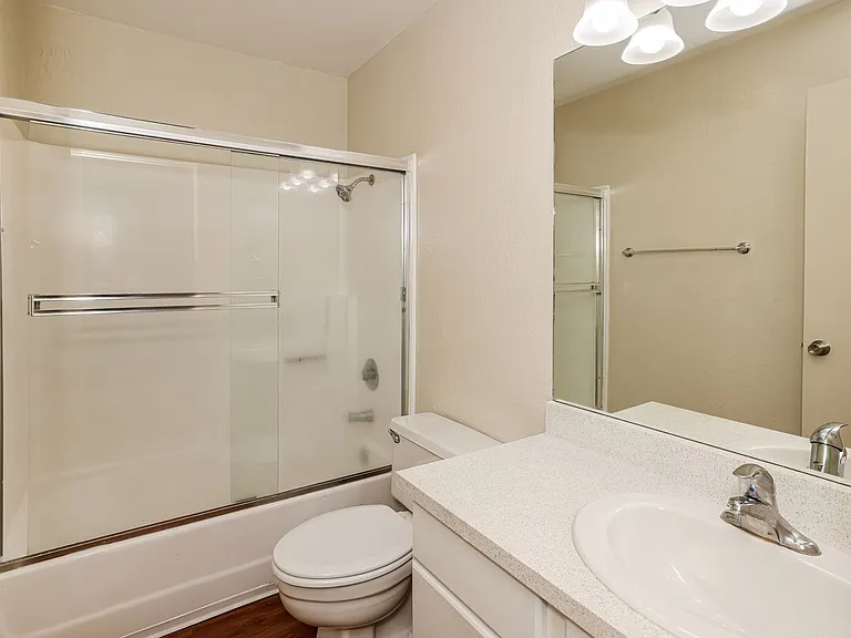 Le Boulevard Apartments — Photo 18