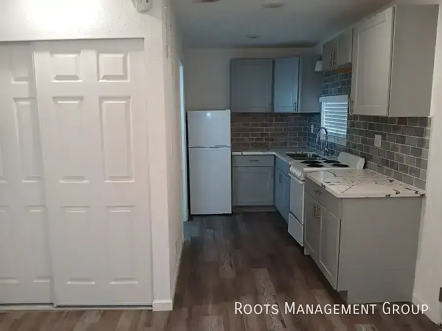 10540 E Apache Trl — Photo 3