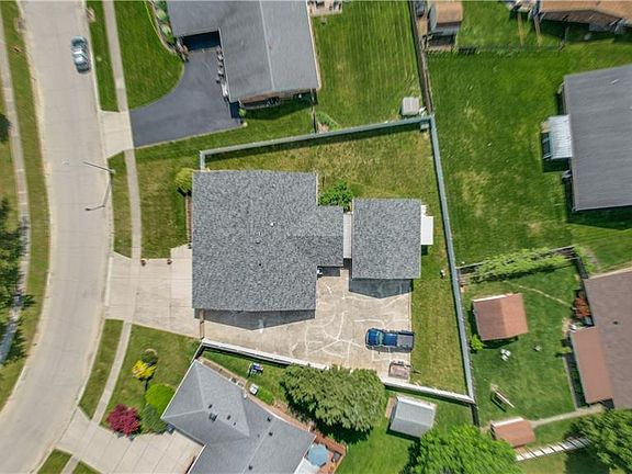 4th image of 6933 Locustview Dr