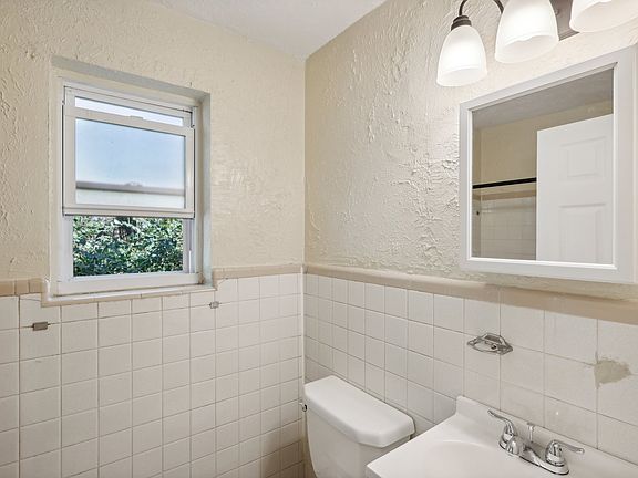 5th image of 1761 Harrison Ave APT 2