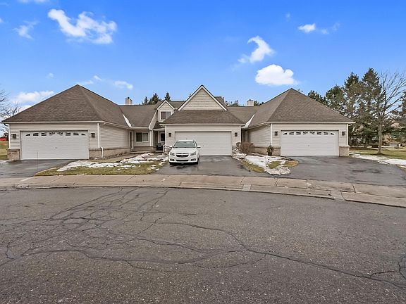 3rd image of 61023 Evergreen Ct
