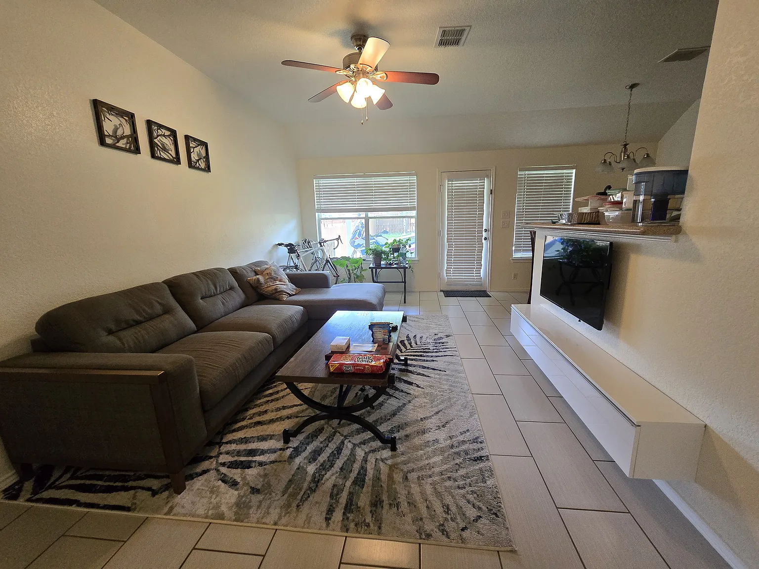 Private Furnished Rooms Near UT Health & Medical Center — Photo 1