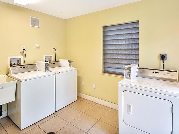 5th image of 707 6th Ave S
