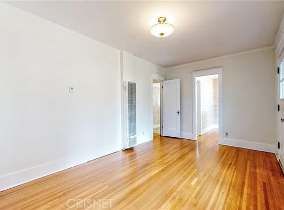 4th image of 388 E Howard St