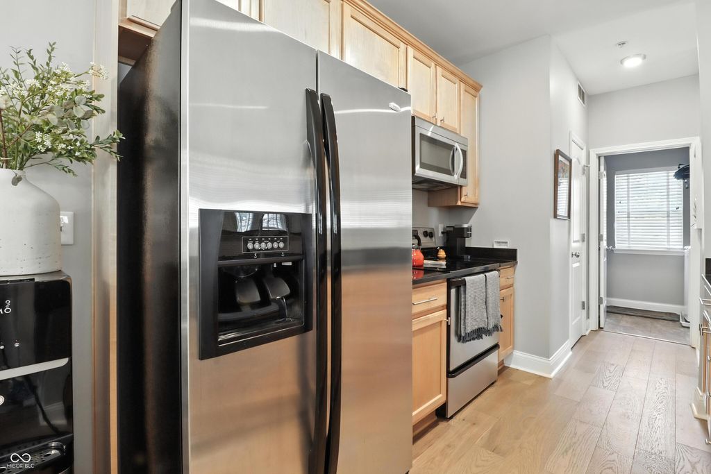 6536 Ferguson St APT E, Indianapolis, IN - View 6