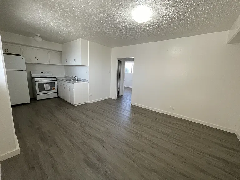 1315 N School St #9 — Photo 1