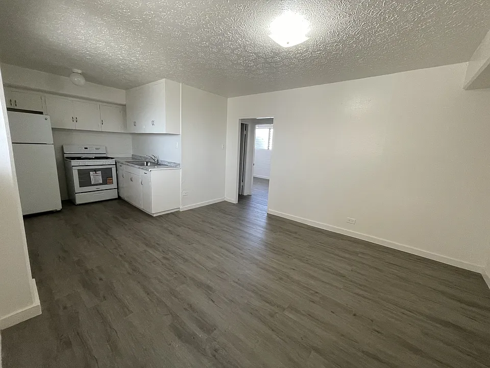 1315 N School St #9
