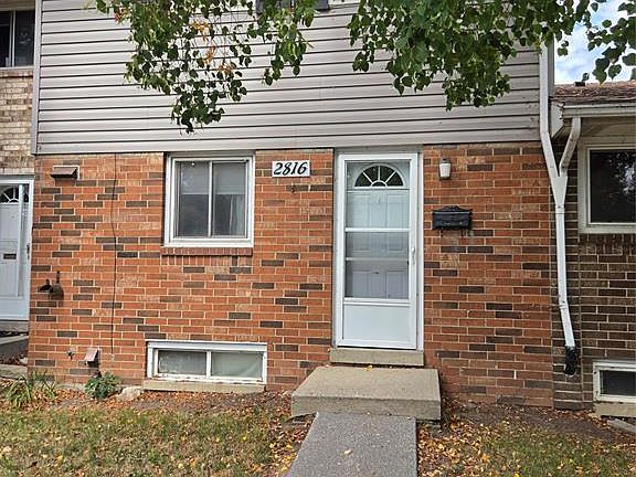 3rd image of 2816 Meadowbrook Ln