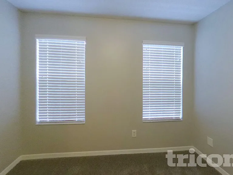 1627 Chatham Cir — Photo 12