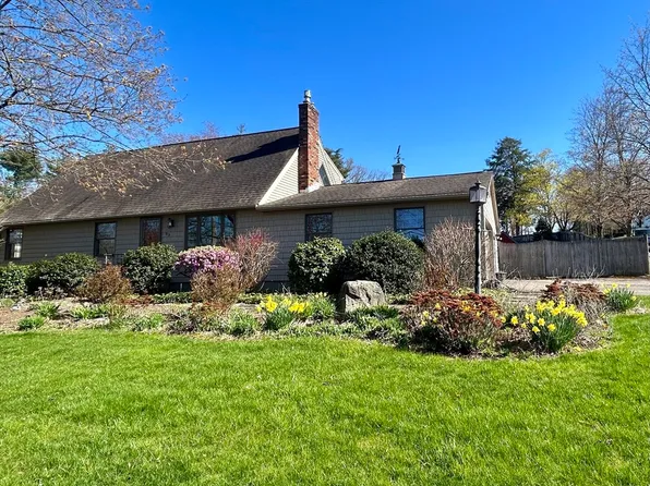 83 Church St, Ludlow, MA 01056