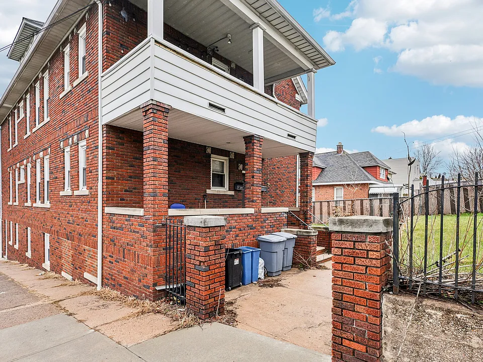 40 Malcolm Ave #1
