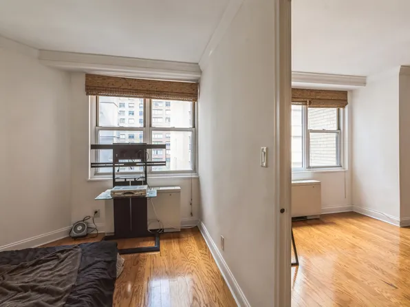 520 East 72nd Street image 8 of 12