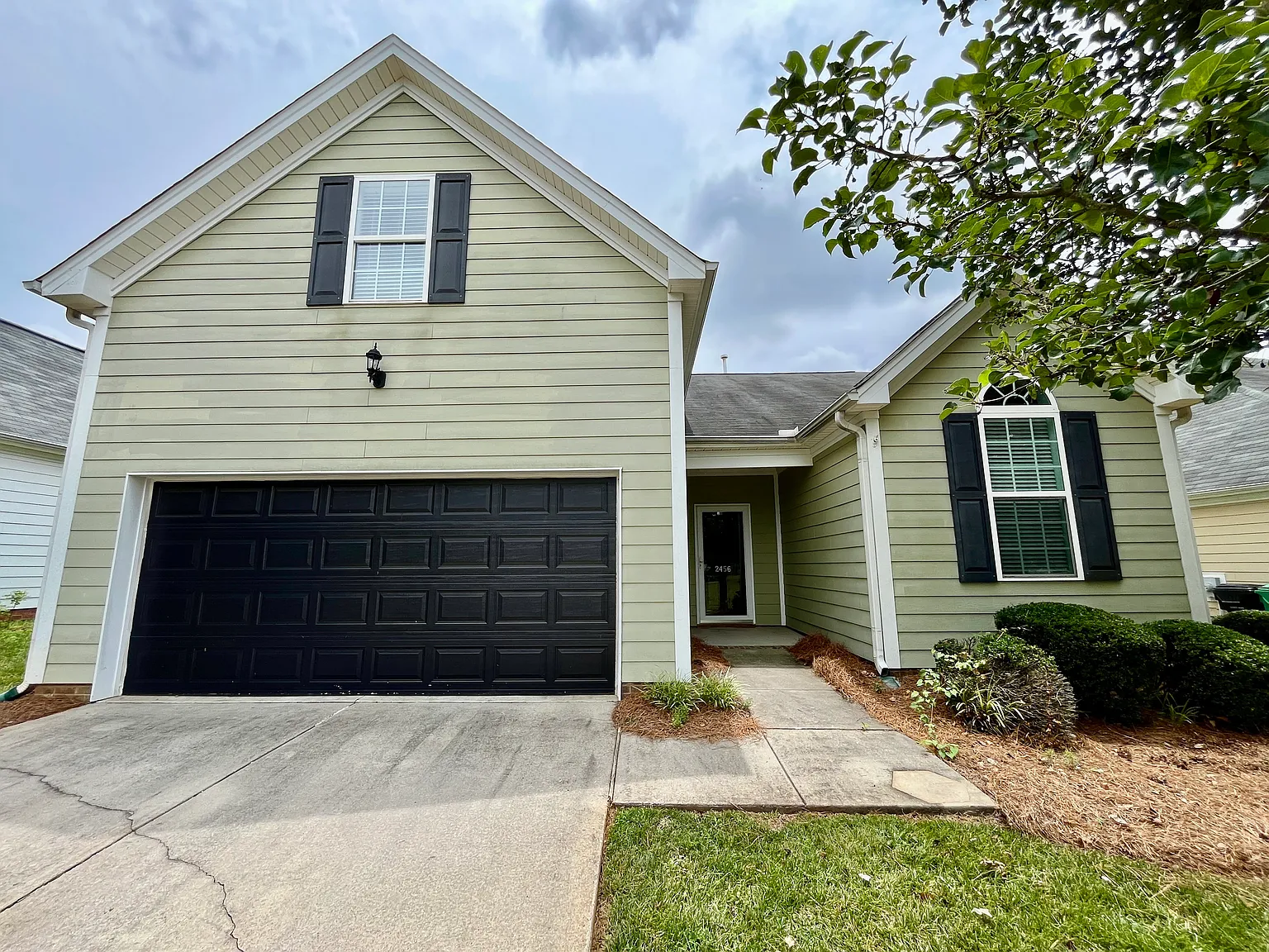 3 bed, 1753 sqft, $2,200 — Photo 1
