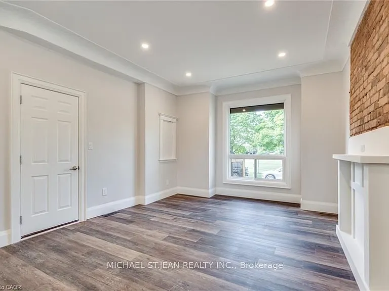 276 Sanford Ave N #1 — Photo 3