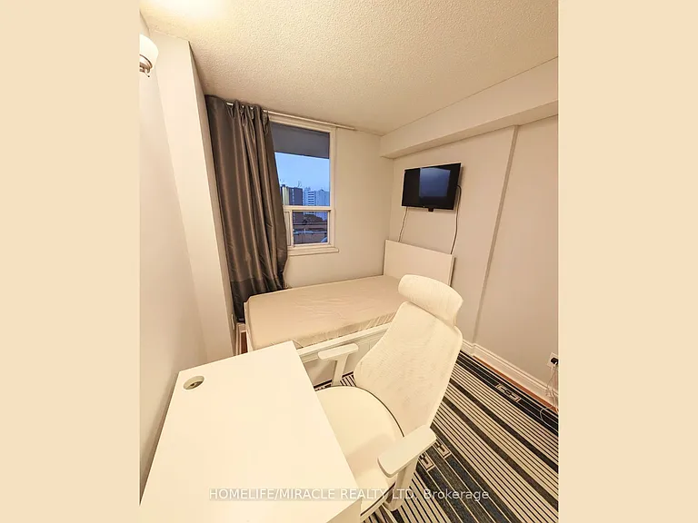 1 Royal Orchard Blvd #906 — Photo 10