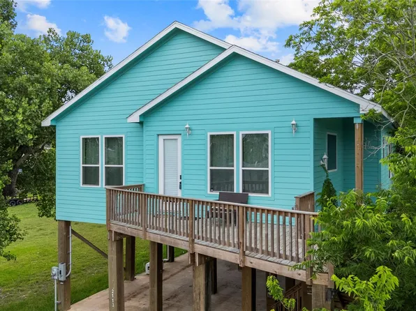 2113 Knollwood St, Kemah, TX 77565