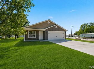 256 Walnut St, Hawk Point, MO 63349