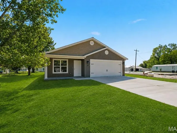 256 Walnut St, Hawk Point, MO 63349