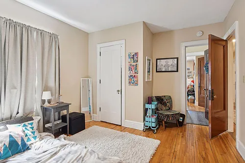 1936 Fremont Ave S #1 Photo 1