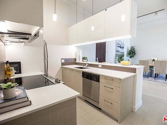 2nd image of 939 S Broadway APT 907