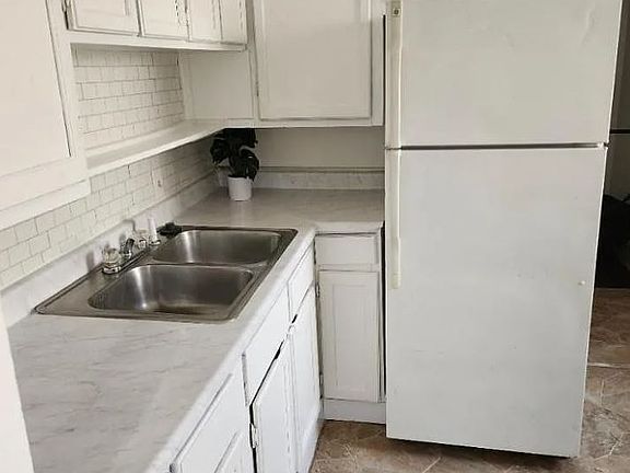 3rd image of 202 N Forest Ave