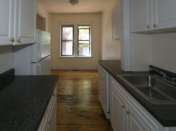 5th image of 3829 N Fremont St APT 1W