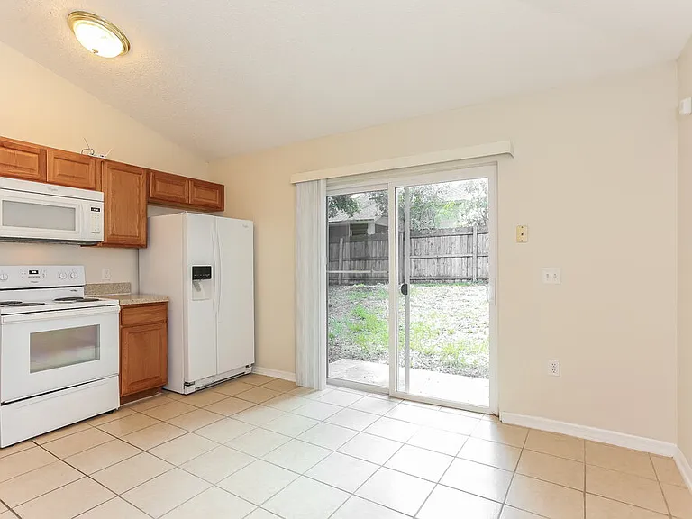 12744 Ashbrook Cir W — Photo 7