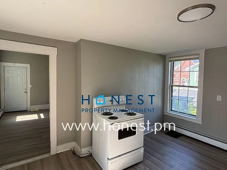 9 Maple St #4 — Photo 5