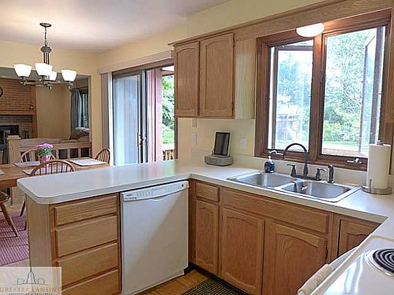 3rd image of 3520 E Arbutus Dr