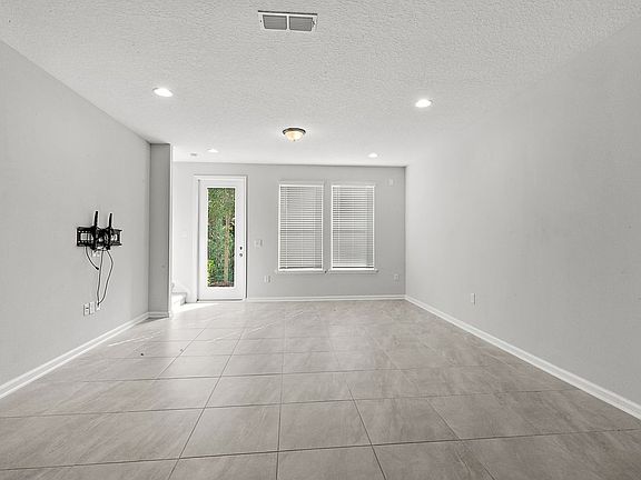 5th image of 11210 Minnetta Ct