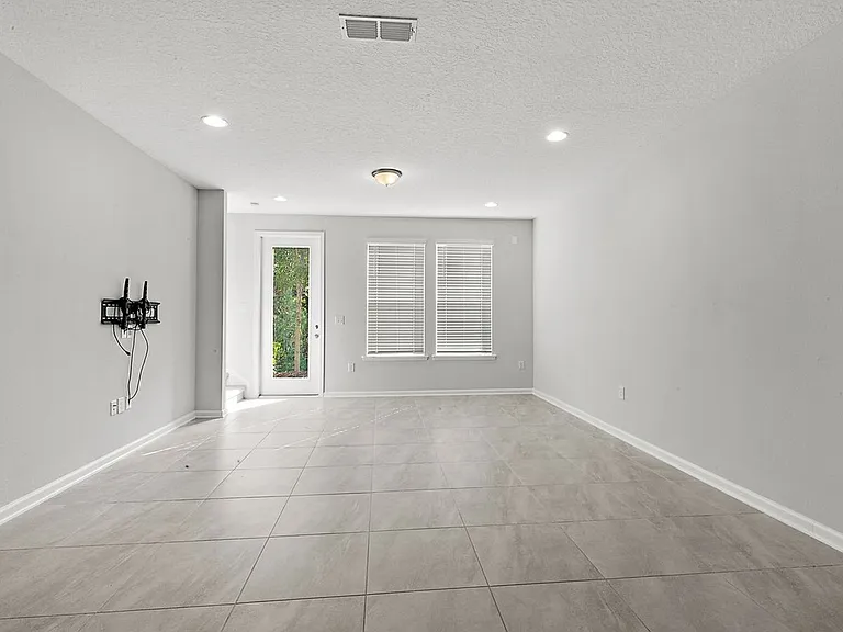 11210 Minnetta Ct — Photo 5