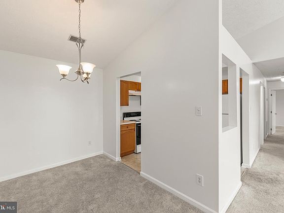 5th image of 115 Brookland Ter APT 12