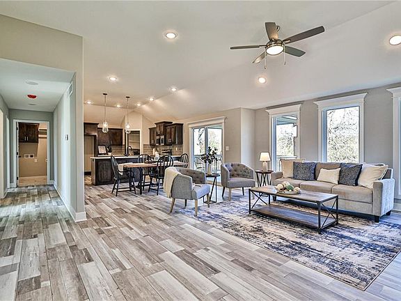 4th image of 2313 NW Megan Dr