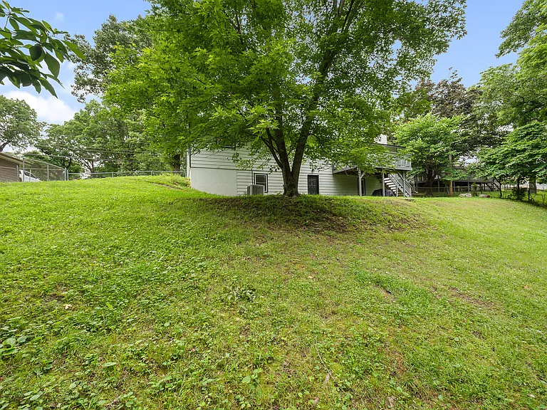 606 Sunset Dr — Photo 22