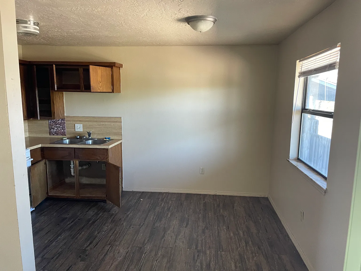 1401 SW E Ave — Photo 3