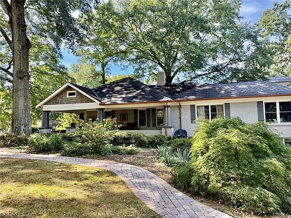 3rd image of 2262 Ridgedale Rd NE