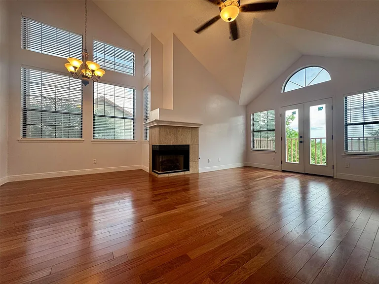 6608 Mesa Hollow Dr — Photo 3