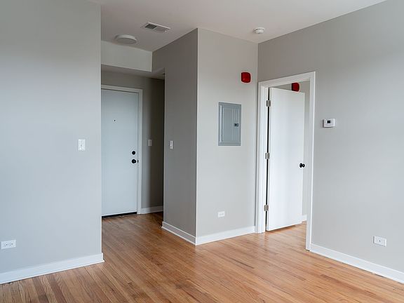4th image of 3051 W Leland Ave #308