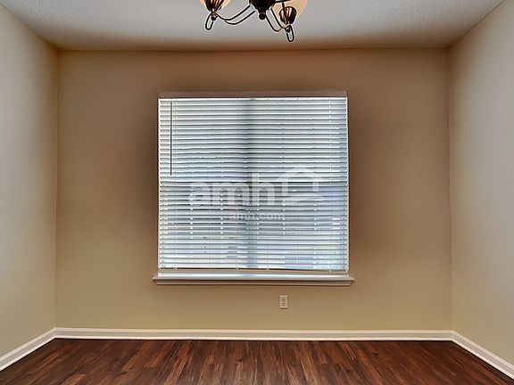 5th image of 809 N Garden Lake Dr