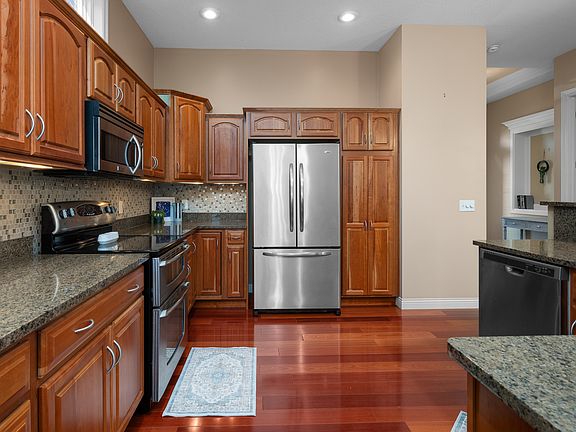 4th image of 3179 Meridith Way