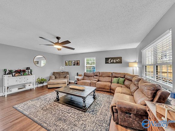 4th image of 266 Tucker Dr