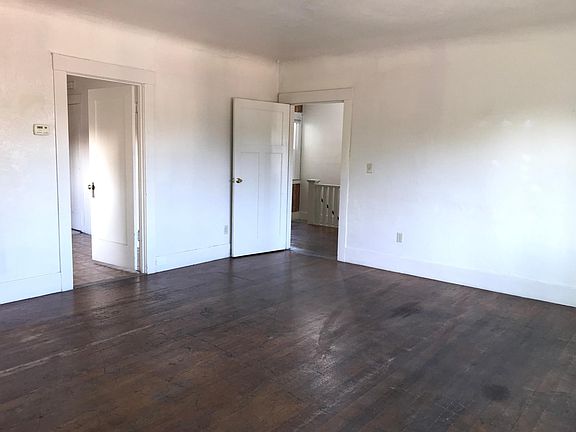 4th image of 26 Main St