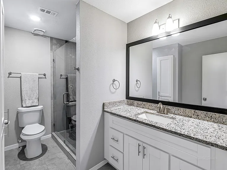 1669 W Sam Houston Pkwy S — Photo 18