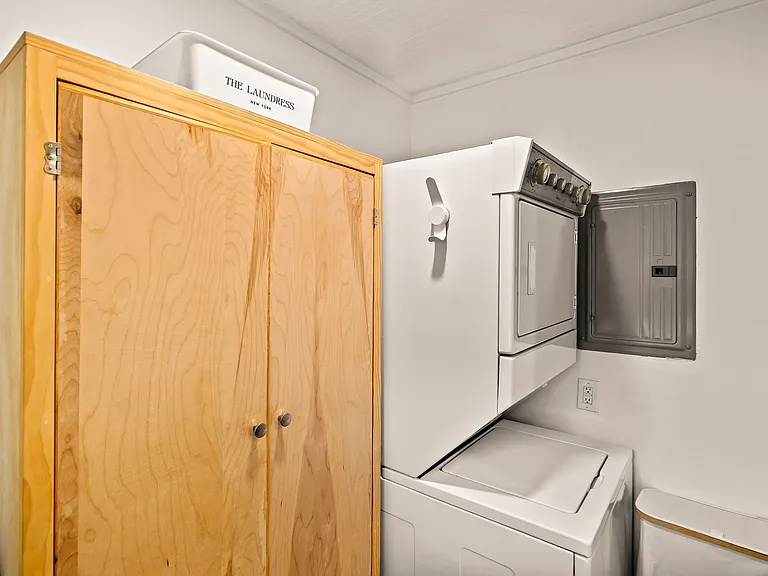151 Rendant Ave — Photo 35