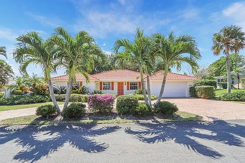 8574 SE Seagrape Way Photo 1