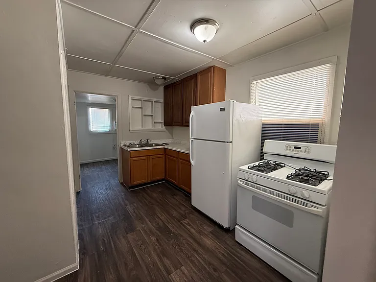 5611 W Gardenia Ave #B — Photo 4