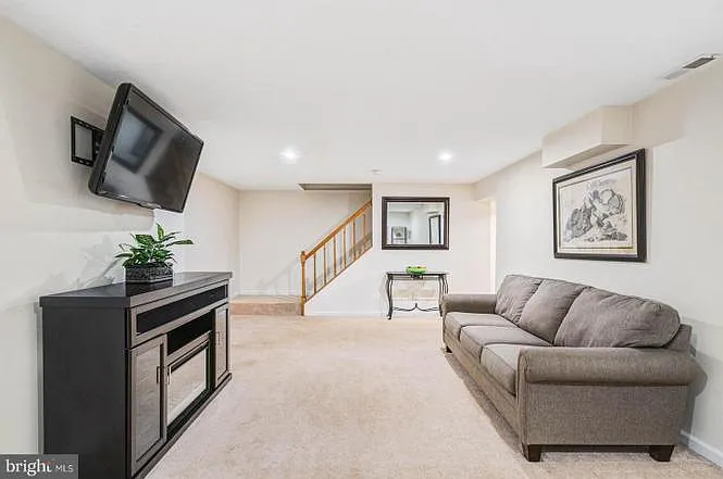 5 Lee Ct — Photo 24