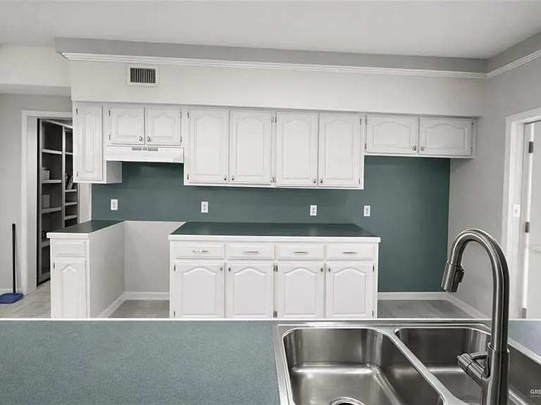 1403 N Shary Rd — Photo 4